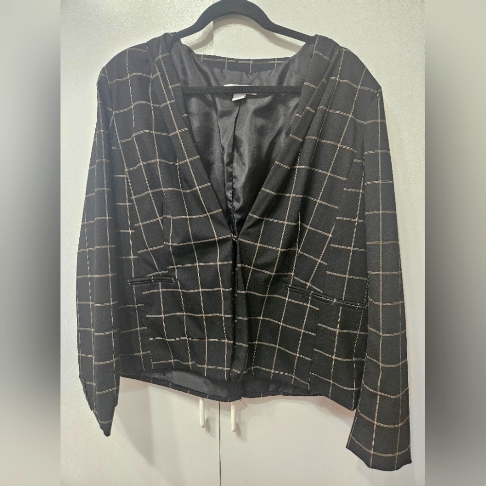 Liz Claiborne Womes jacket size 16.